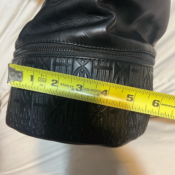 Hayden Harnett for Walt Disney with black zippers & hardware. Includes dust bag - Picture 6 of 7